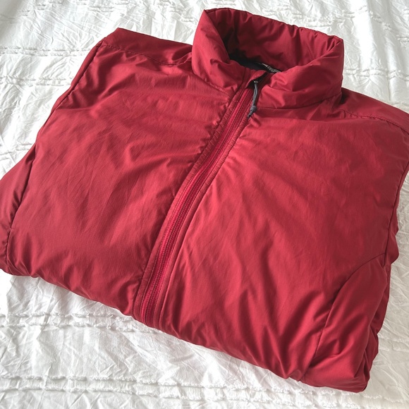 Medium MEC Red Ladies Primaloft Insulated Zip up Jacket Mountain Equipment Co-op - Picture 7 of 11